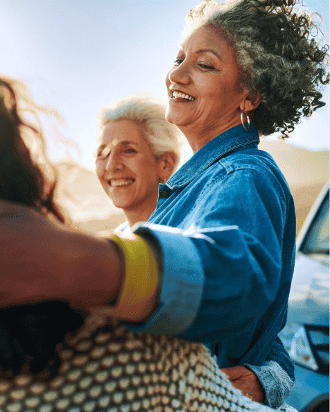 Groupe de femmes souriantes